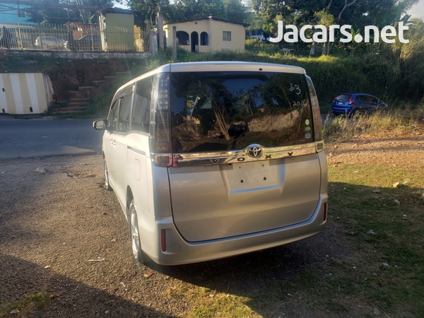 Toyota Voxy 2,0L 2016-5