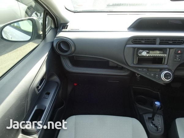 Toyota Aqua 1,5L 2016-12