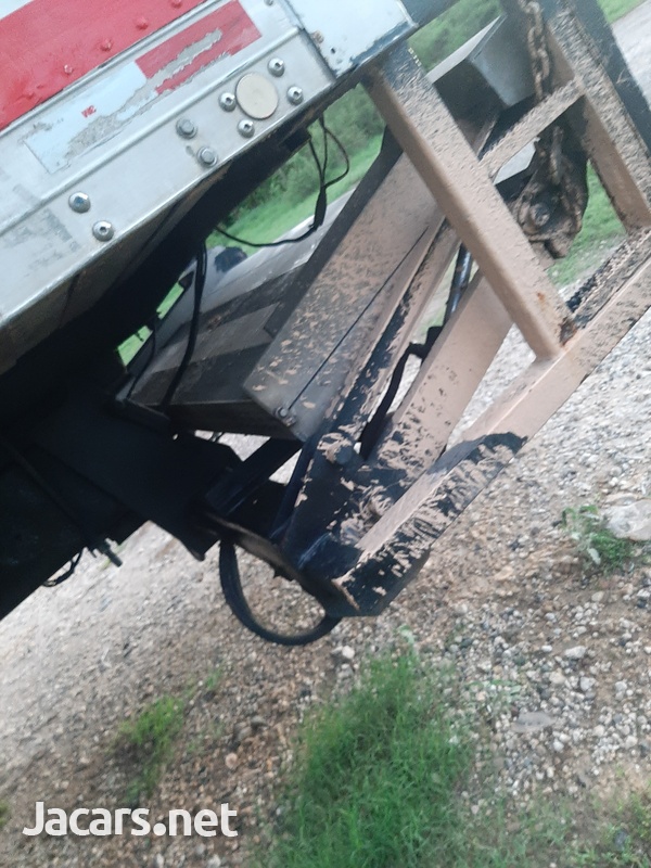 2003 International box truck-6