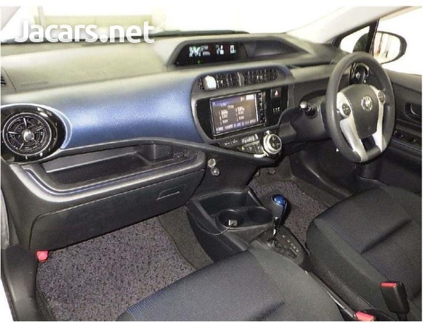Toyota Aqua 1,5L 2016-3