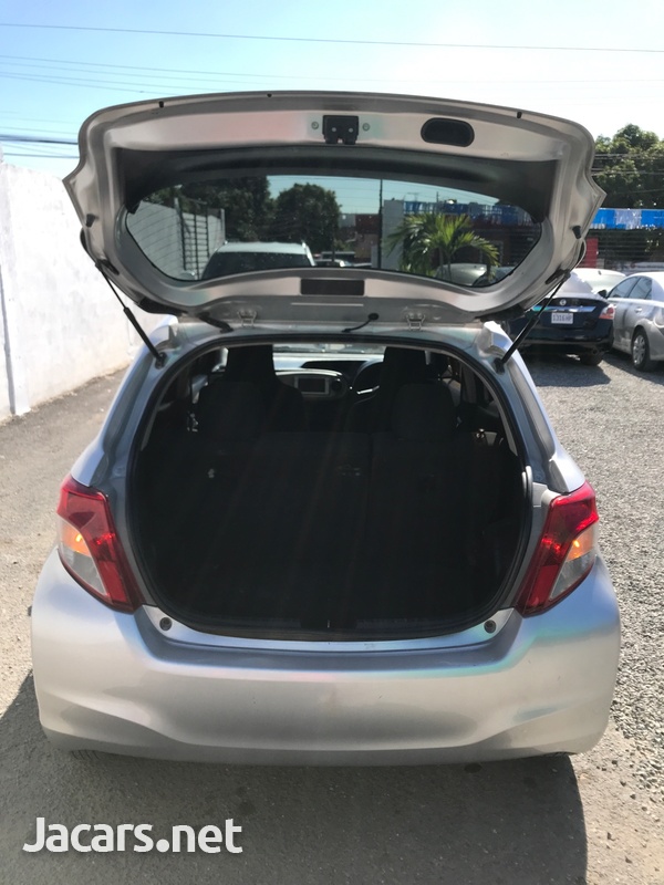 Toyota Vitz 1,3L 2012-8