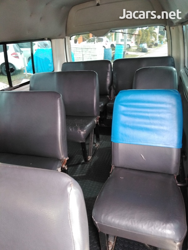 Toyota Hiace 2,7L 2007-6