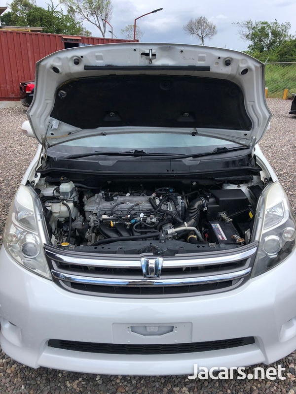 Toyota Isis 1,8L 2011-9