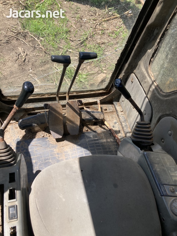Komatsu PC200 Excavator-11
