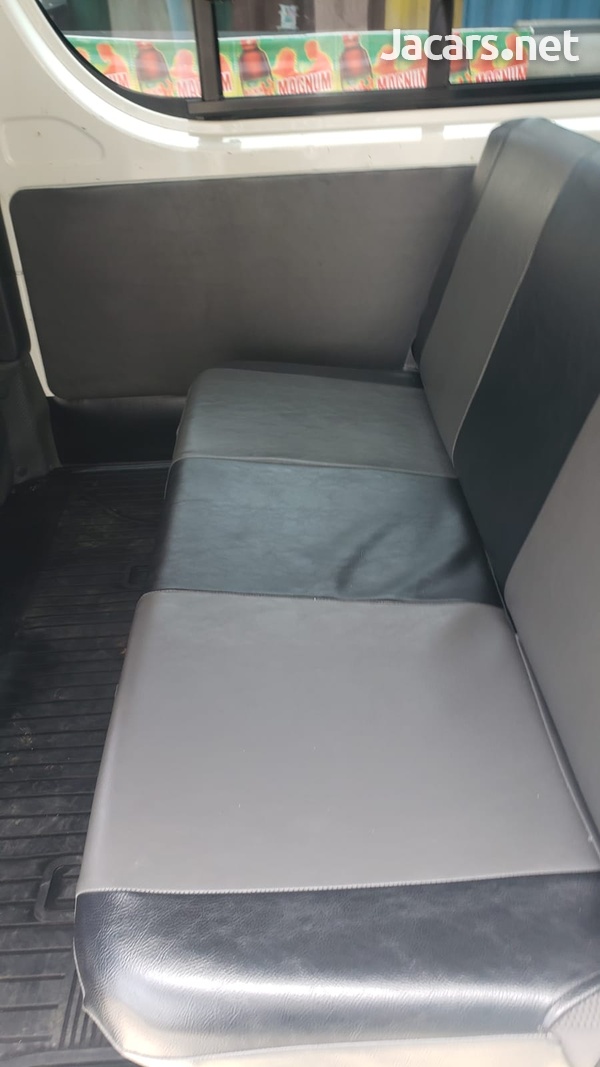 Toyota Hiace 2,5L 2012-6
