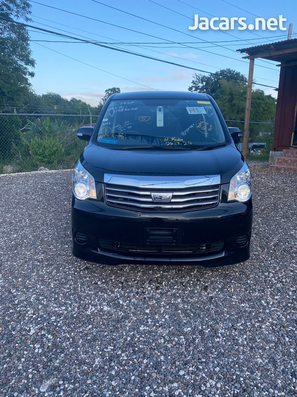 Toyota Noah 2,0L 2013-2