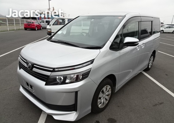 Toyota Voxy 2,0L 2017-1