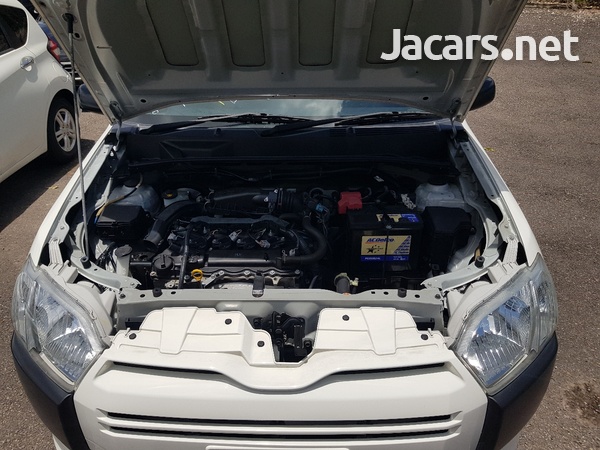 Toyota Probox 1,3L 2018-9