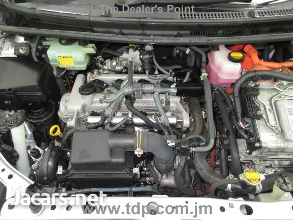 Toyota Aqua 1,5L 2013-11