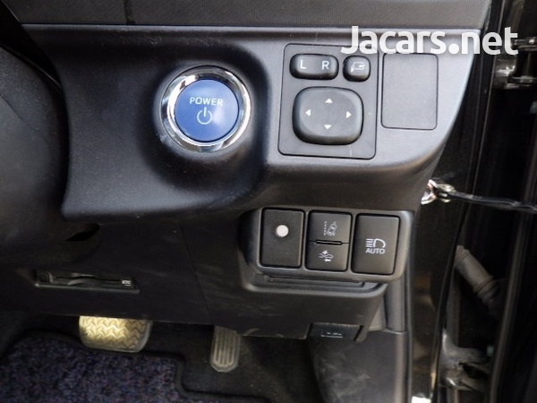 Toyota Aqua 1,5L 2016-12
