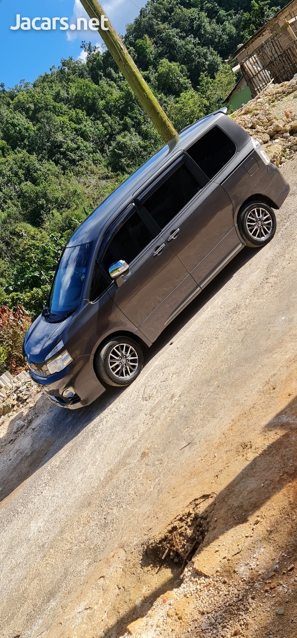 Toyota Voxy 2,0L 2012-11
