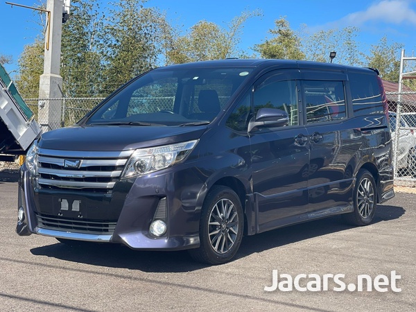 Toyota Noah 2,0L 2017-5