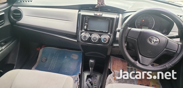 Toyota Axio 1,3L 2014-6