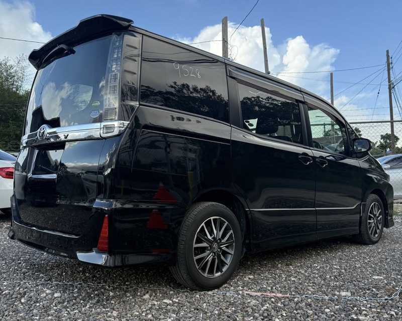 Toyota Voxy 2,0L 2016 JA$2,990,000 №2494600 in Manchester - Voxy