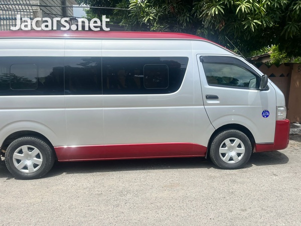2017 Toyota Hiace-11