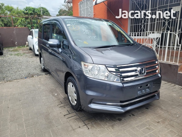 Honda Stepwgn 2,0L 2013-3